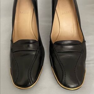 Gold trimmed Bally black pumps